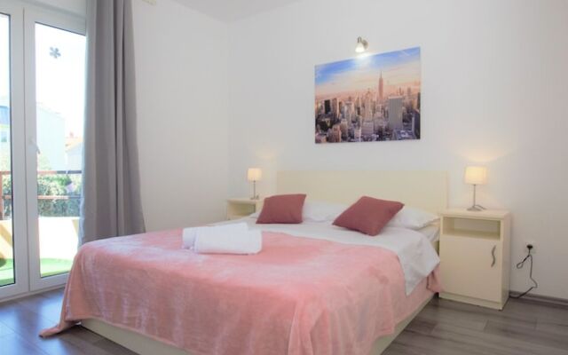 Apartment and Room Me and Mrs Jones