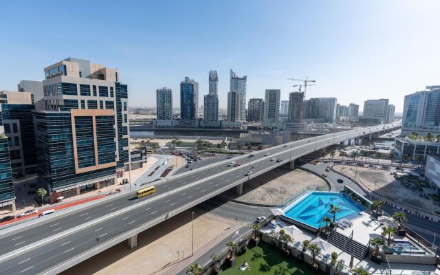 Whitesage - Elite Apartment With Balcony Near Metro Station