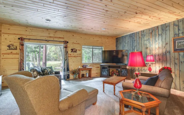 Pequot Lakes Vacation Rental w/ Patio & Fire Pit