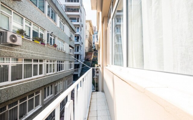 Excellent Flat With Balcony Near Taksim Square