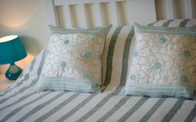 10 Llwyn Onn Beach Hut