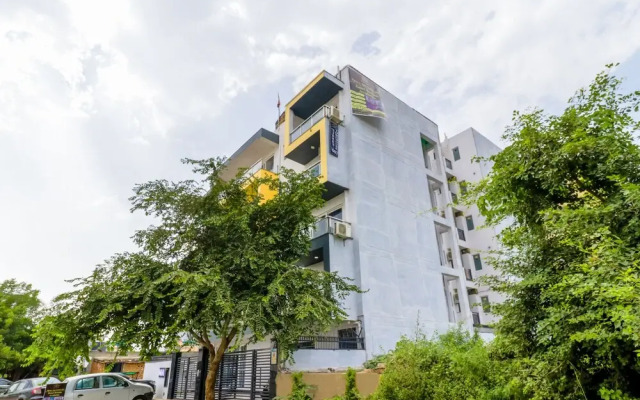 Tipsyy Inn Suites 007