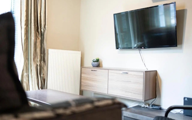 Delmare MQUEEN Apartment