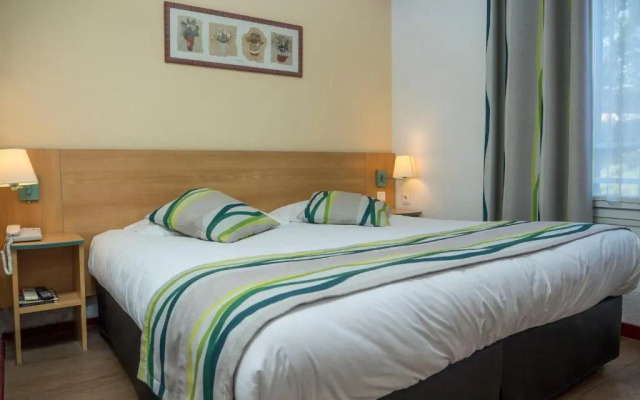 Отель Logis Hôtel Uzès Pont du Gard