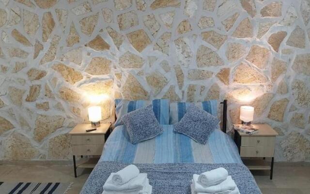 Lovely Studio in Strinilas With its own Pool