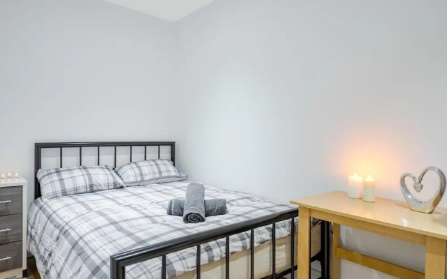 Bermondsey London, 3 People Apartment, Peaceful