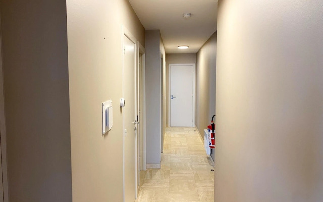 Sea Wall Retreat With Views