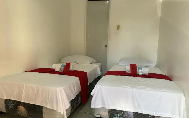 Galoso Travellers Inn by RedDoorz