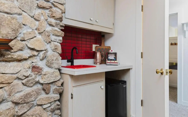 Wintergreen Retreat Jacuzzi Sauna dog Friendly