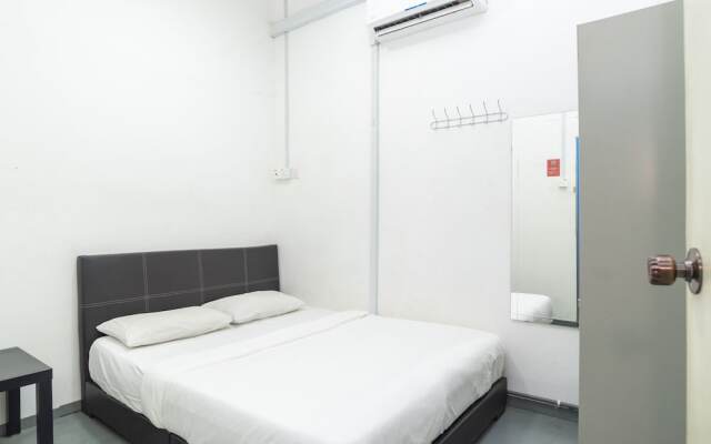 SPOT ON 89834 Blue District Backpackers