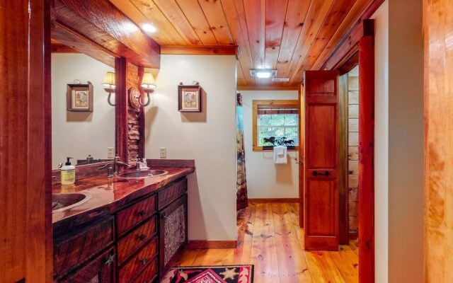 Cowboy Cabin on Stanley Creek