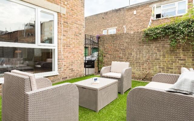 The Jericho Terrace House - 2BD + Parking