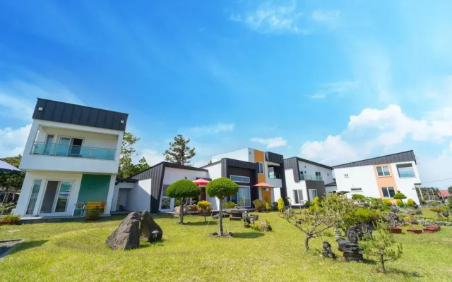 Seogwipo Myhalftime Pension