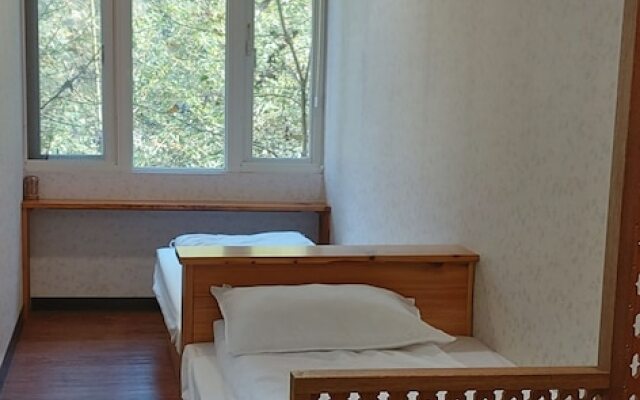 Sanhua B & B
