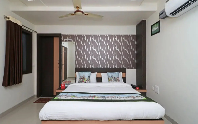 OYO 10414 Hotel Tushar Residency