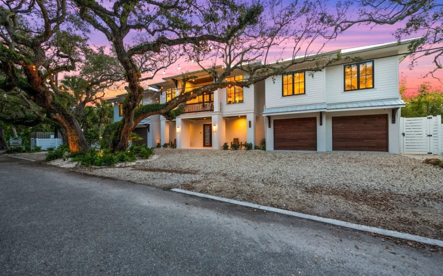 Salty Oak in Siesta Key