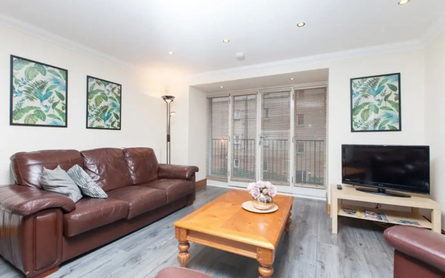 2 Bedroom Flat In Converted Distillery In Edinburgh