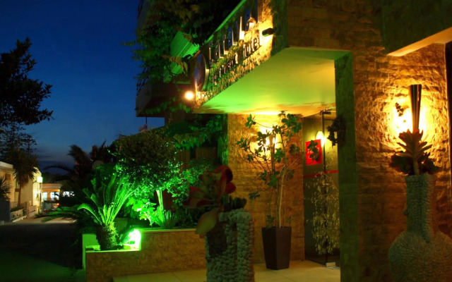 Caravel Apartment Hotel