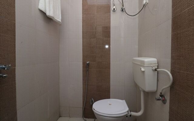 OYO 28173 Hotel Reeva