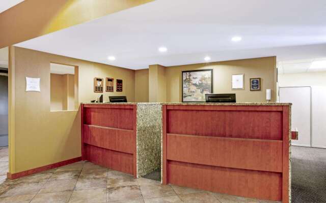 La Quinta Inn & Suites by Wyndham Manchester