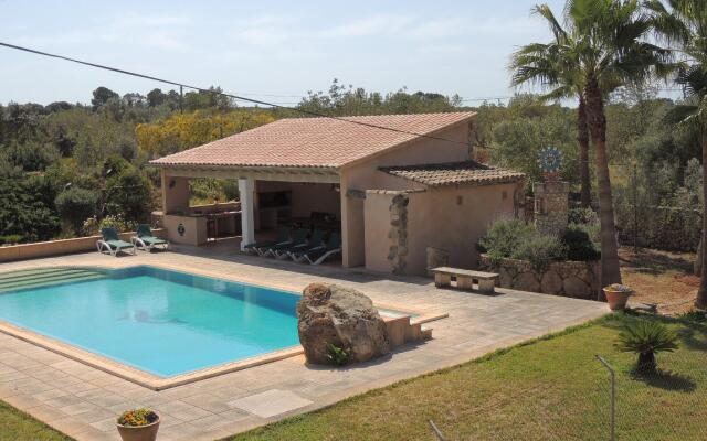 Charming Villa With Pool in Algaida