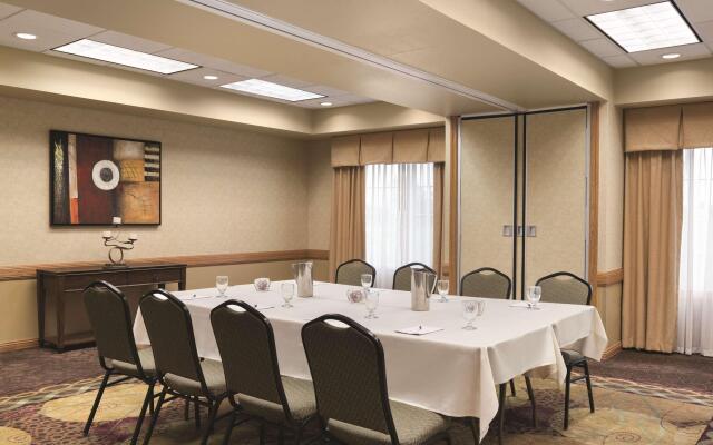 Country Inn & Suites by Radisson, Mankato Hotel and Conference Center, MN