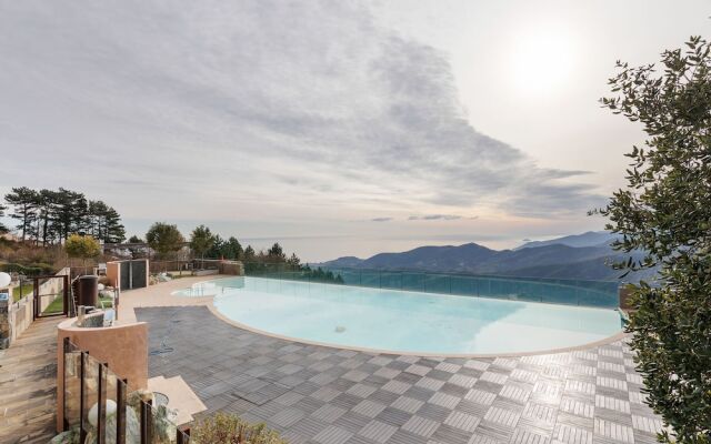 Graceful Holiday Home in Magliolo With Swimming Pool