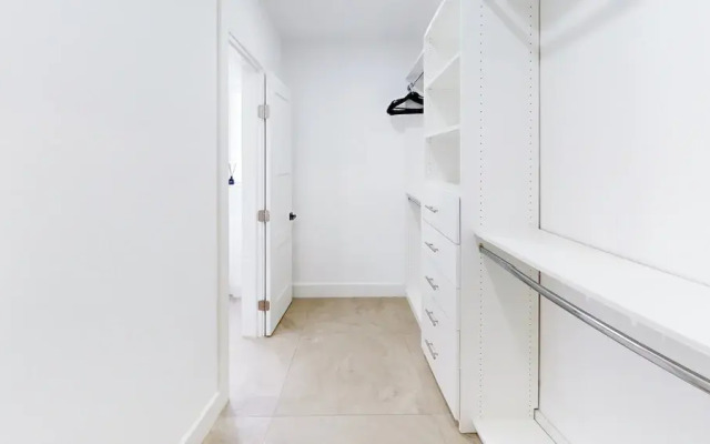 Villa Shapira 6BR Designer Home w Pool