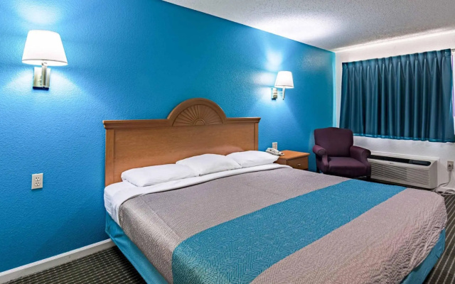 Motel 6 Azle, TX