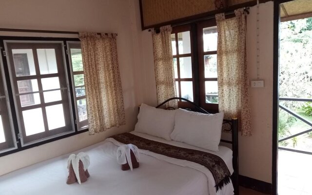 Baan Aomsin Resort