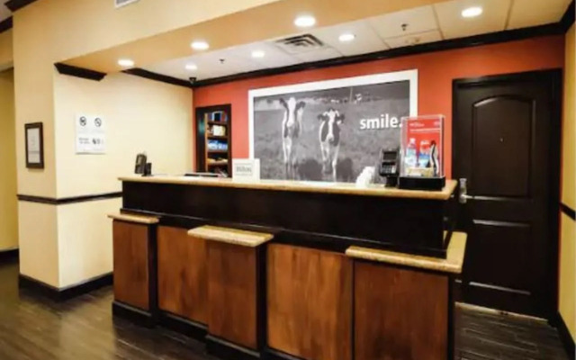 Hampton Inn and Suites Pine Bluff