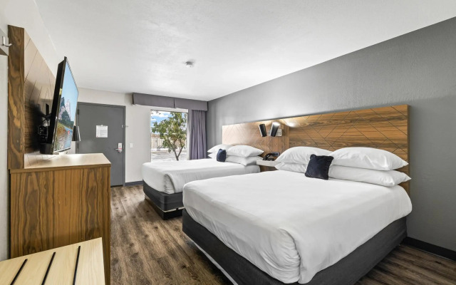 Red Lion Inn & Suites Deschutes River Bend