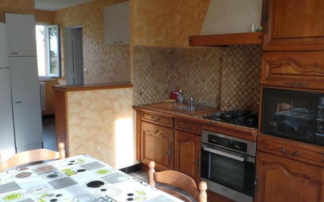 Gîte Creuzier-le-Neuf, 4 pièces, 6 personnes - FR-1-489-76