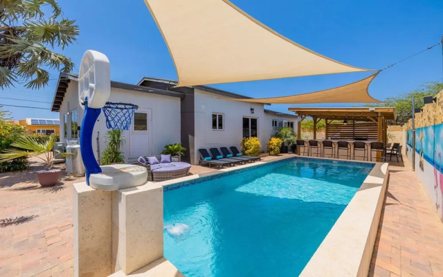 3br2ba Great Location Private Pool Amenities