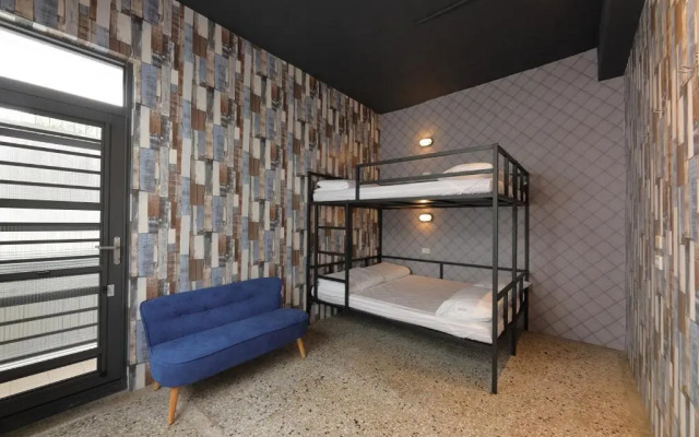 Topbunk Hostel