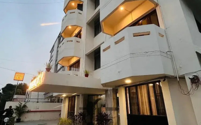 Hotel 7 Cr