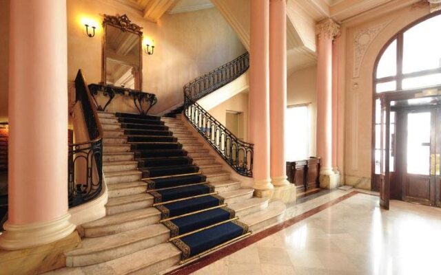 Royal Negresco - 5 Stars Holiday House
