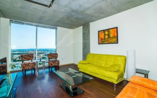 Hollywood Arch Apartment