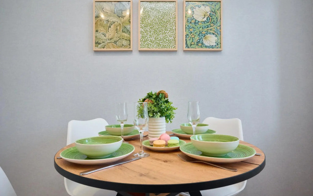 Йо Плейс на улице Героя Николая Шевелёва 17