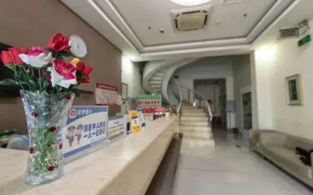 Qiu Express Hotel (Zhumadian Trade Plaza)
