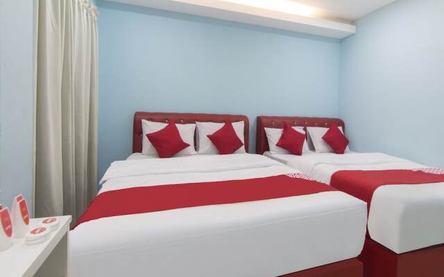 OYO 1136 PD Star Hotel
