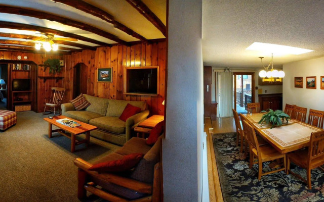 Foot of the Mountain Motel