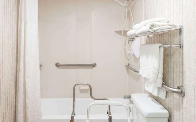 Super 8 by Wyndham West Greenwich/Providence
