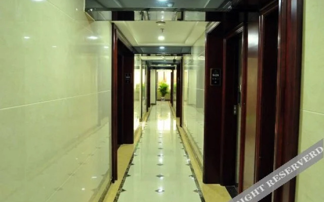 Yunhong Hotel (Guangzhou Railway Station Xicun Subway Station)