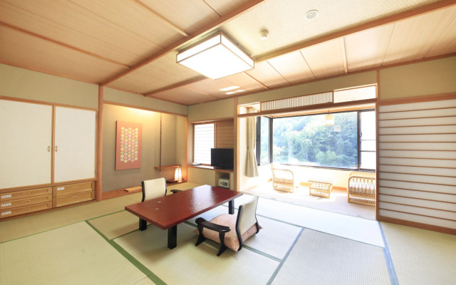Ryotei Hanayura Ryokan