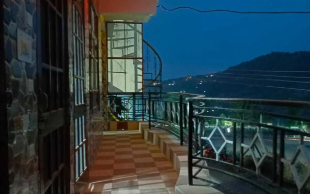 OYO HOME 88499 Mystic Home