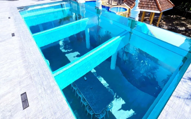 STARLAND Luxury Pool Villa Pattaya 8 Bedrooms