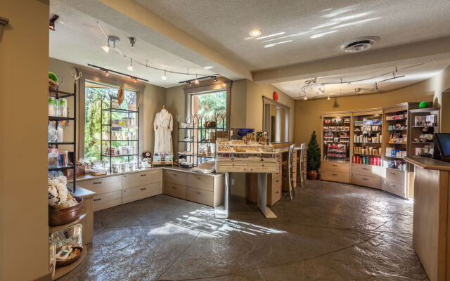 Tigh-Na-Mara Seaside Spa Resort