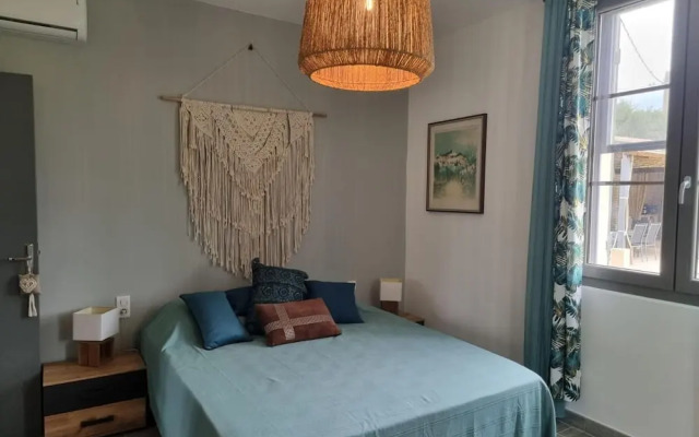 Charming Holiday House With Private Pool, Maillane