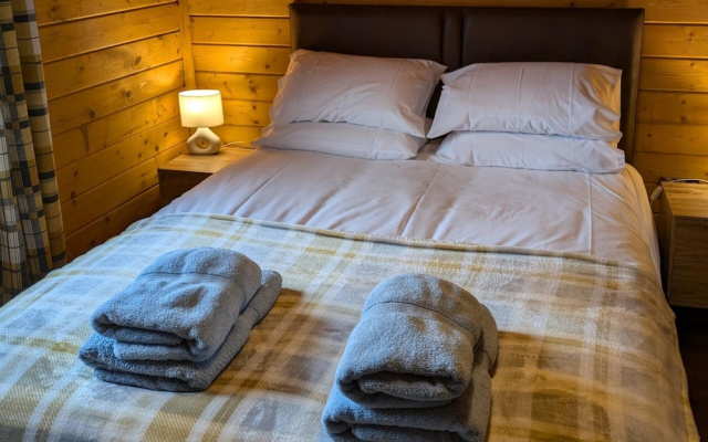 Rustic Lodge Retreat at Riverview Holiday Park
